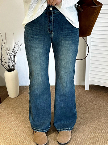 Ženske hlače traperice visokim strukom i ravnim krojem, elastični twill 7-count, pamuk-polyester smjesa, jesen 2025