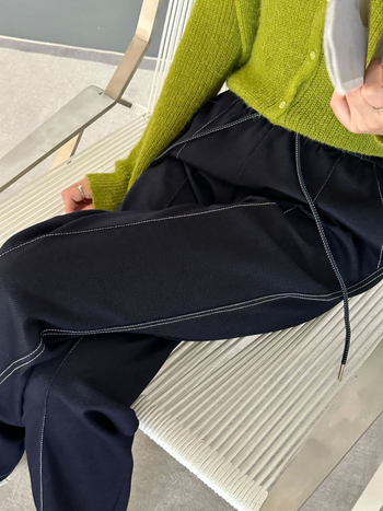 Ženske denims hlače s elastičnim pojasom i visokim strukom, plus veličina, krušnog oblika tijela, široke nogavice, casual traperice za jesen 2025