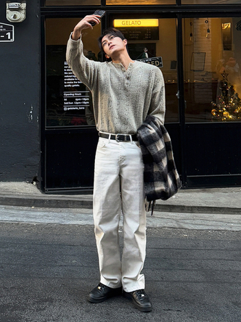 Férfi denim nadrág, koreai stílusú egyenes szabás, középmagas derekú, gombos zárás, 100% pamut, mindennapi viselet