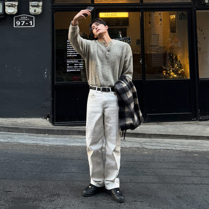 Férfi denim nadrág, koreai stílusú egyenes szabás, középmagas derekú, gombos zárás, 100% pamut, mindennapi viselet