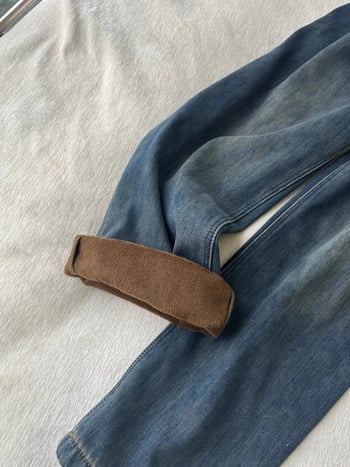 Farmernadrág denim anyagból fleece-béléssel, magas derék, egyenes szabás széles lábbal, padlóig érő, téli kollekció 2025