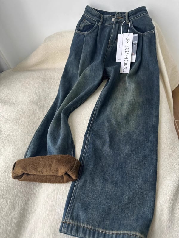 Farmernadrág denim anyagból fleece-béléssel, magas derék, egyenes szabás széles lábbal, padlóig érő, téli kollekció 2025