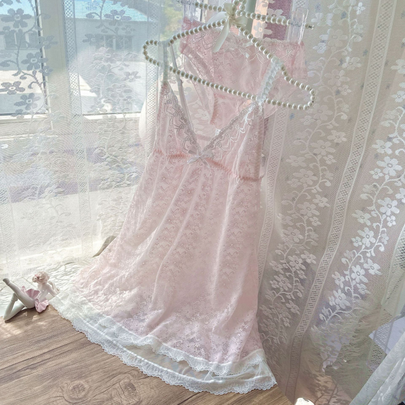 Moterų naktiniai komplektas: dvigubo nėrinių tinklo, išsiuvinėta kasytė, sagtelės, V kaklo, ultra plonas poliesteris (61–80 g/m²)