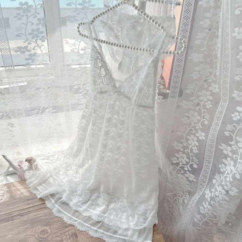 Moterų naktiniai komplektas: dvigubo nėrinių tinklo, išsiuvinėta kasytė, sagtelės, V kaklo, ultra plonas poliesteris (61–80 g/m²)