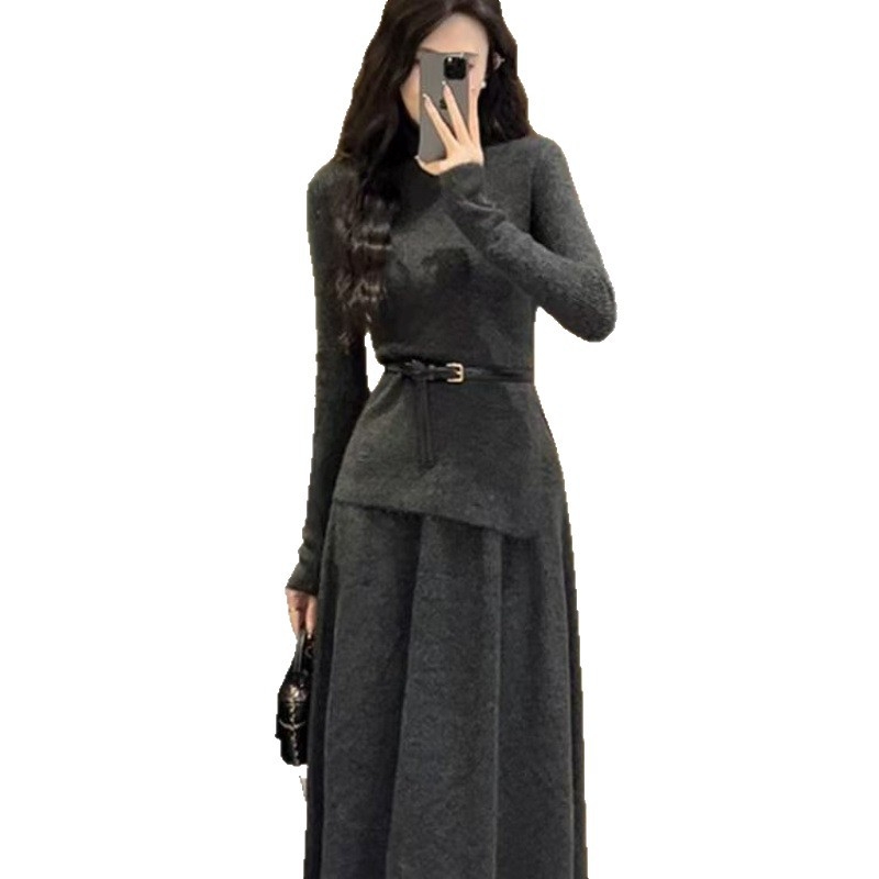 Koreai stílusú kötött két darabos szett: top és középméretű szoknya, egyszínű minta, imitációs kasmír akril keverékkel, elegáns irodai viselet (ősz–tél 2025)