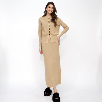 Két részes kötött készlet: kardigán és midi szoknya, modal rost 80–90%, vízszintes kötés, ingázó stílus