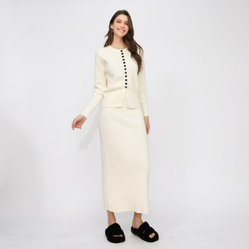 Két részes kötött készlet: kardigán és midi szoknya, modal rost 80–90%, vízszintes kötés, ingázó stílus