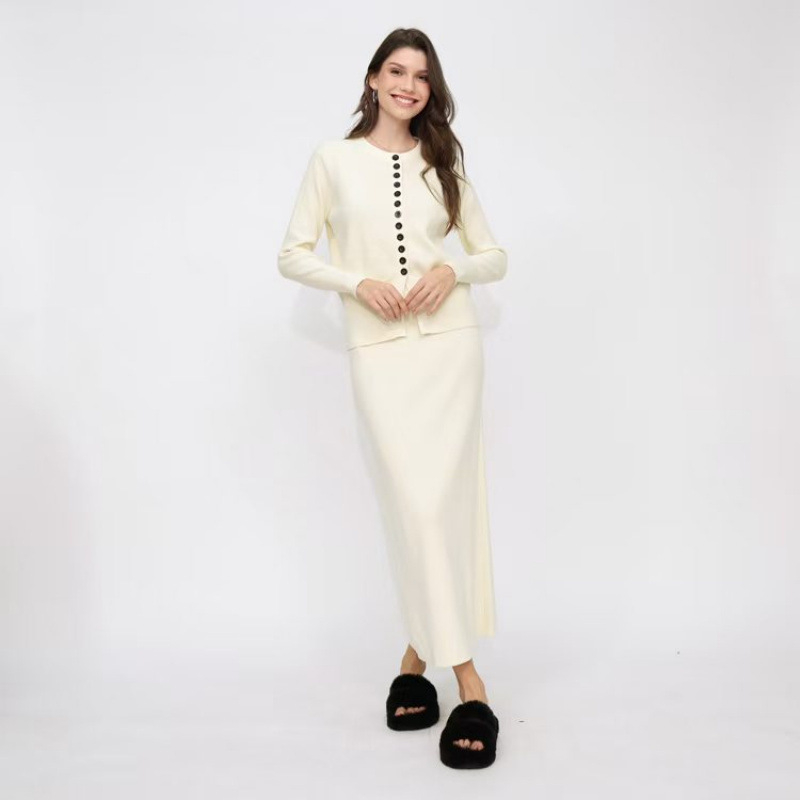 Két részes kötött készlet: kardigán és midi szoknya, modal rost 80–90%, vízszintes kötés, ingázó stílus