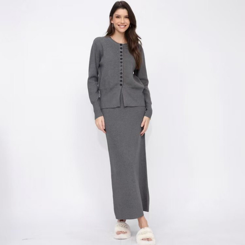 Két részes kötött készlet: kardigán és midi szoknya, modal rost 80–90%, vízszintes kötés, ingázó stílus