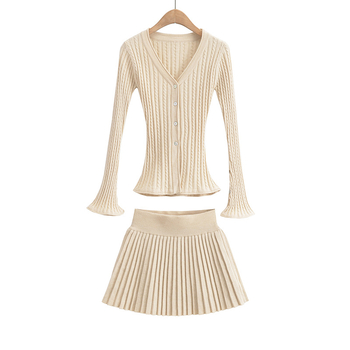 Set cardigan tricotat și fustă plisată, decolteu în V, mâneci lungi, fustă scurtă, poliester cu bumbac organic (80-90% poliester)