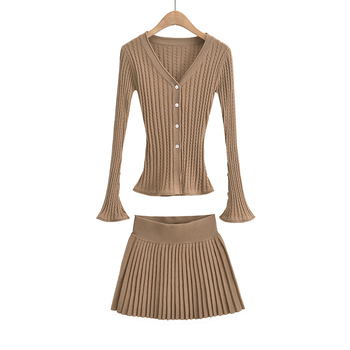 Set cardigan tricotat și fustă plisată, decolteu în V, mâneci lungi, fustă scurtă, poliester cu bumbac organic (80-90% poliester)