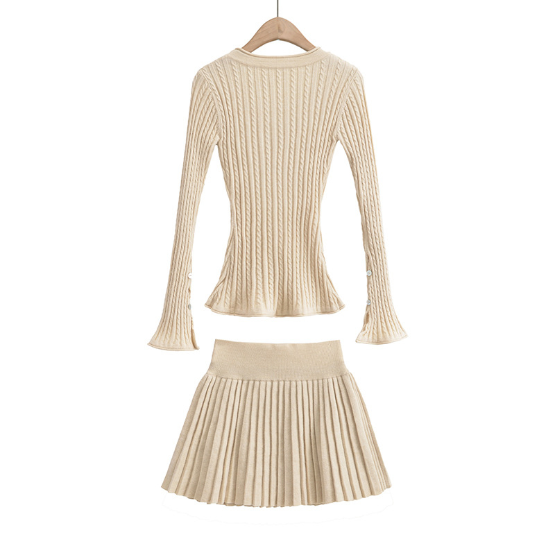 Set cardigan tricotat și fustă plisată, decolteu în V, mâneci lungi, fustă scurtă, poliester cu bumbac organic (80-90% poliester)