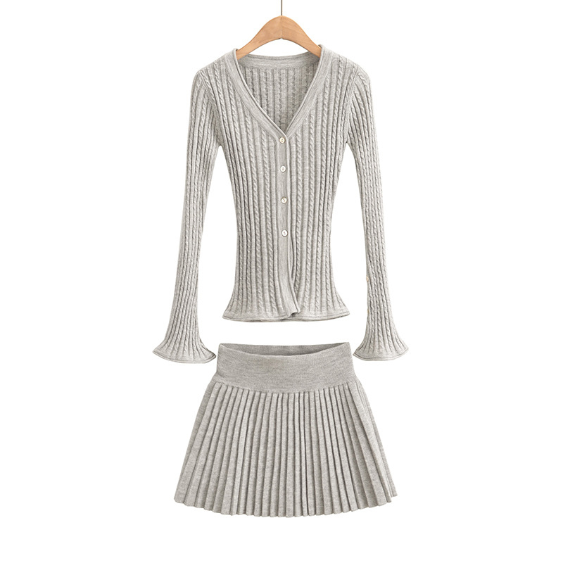 Set cardigan tricotat și fustă plisată, decolteu în V, mâneci lungi, fustă scurtă, poliester cu bumbac organic (80-90% poliester)