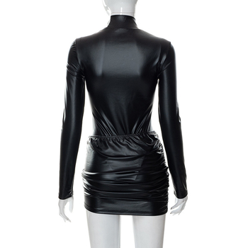 Mindennapi szoknyás kosztüm hosszú ujjú, poliészter 80–90%, varrás/kollázs, 2023 tavasza