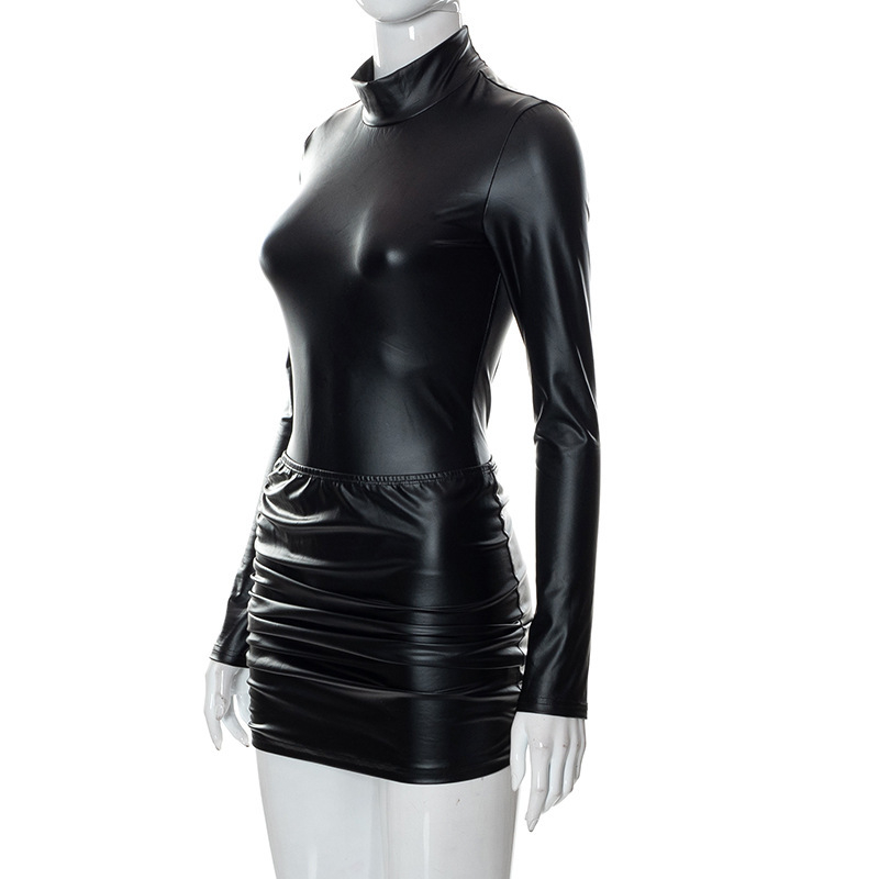 Mindennapi szoknyás kosztüm hosszú ujjú, poliészter 80–90%, varrás/kollázs, 2023 tavasza