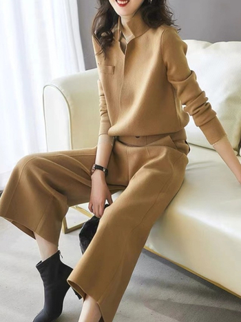 Dámsky pletený mestský kostým, dva diely: top a sukňa, dlhé rukávy, bez goliera, polyesterový pletený materiál, zimná sezóna 2023