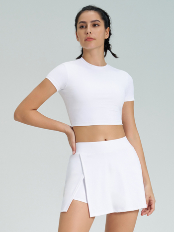 Δύο-τμηματικό γυναικείο αθλητικό σετ φούστας – Τοπ με κοντά μανίκια και επένδυση στήθους, πίσω άνοιγμα, γρήγορα στεγνώνει ύφασμα 80% νάιλον/20% σπάντεξ, φούστα Α-γραμμή