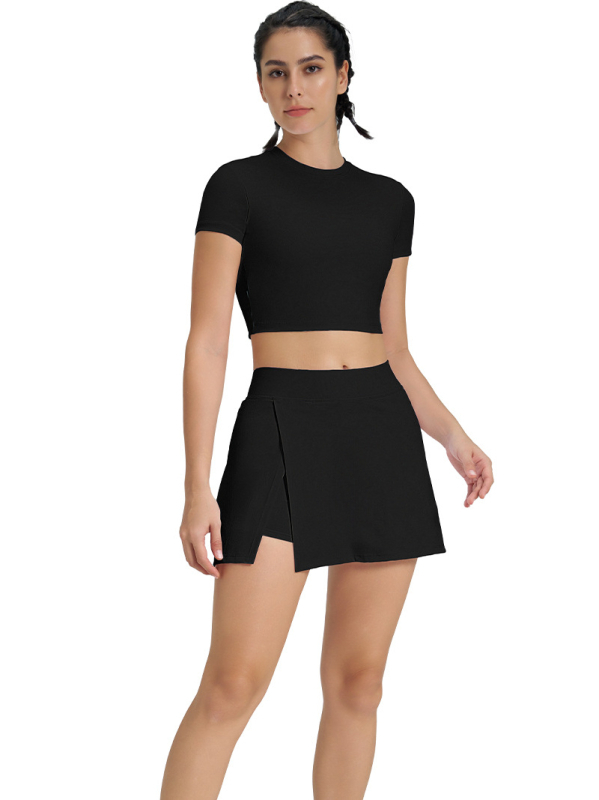 Kaheosaline naiste spordikomplekt – lühikeste varrukatega top rinnapatjadega, tagant avatud disain, kiiresti kuivanud materjal 80% nailon, 20% elastaan, A-line spordiseelik