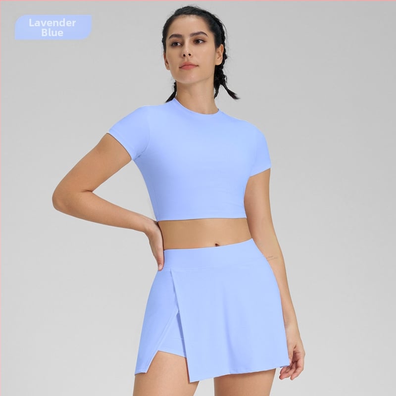 Δύο-τμηματικό γυναικείο αθλητικό σετ φούστας – Τοπ με κοντά μανίκια και επένδυση στήθους, πίσω άνοιγμα, γρήγορα στεγνώνει ύφασμα 80% νάιλον/20% σπάντεξ, φούστα Α-γραμμή