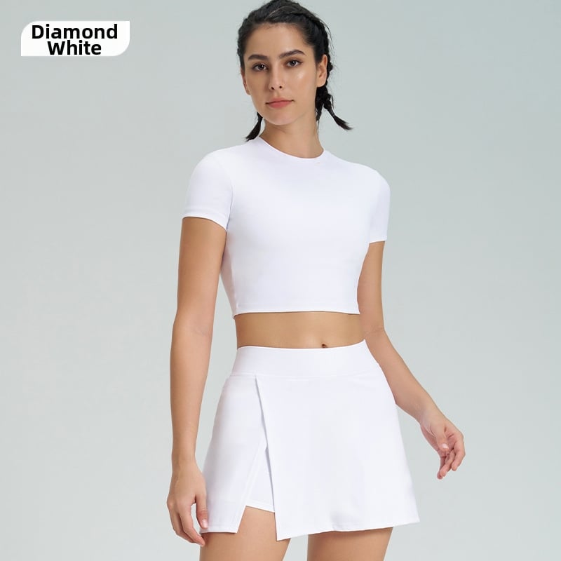 Δύο-τμηματικό γυναικείο αθλητικό σετ φούστας – Τοπ με κοντά μανίκια και επένδυση στήθους, πίσω άνοιγμα, γρήγορα στεγνώνει ύφασμα 80% νάιλον/20% σπάντεξ, φούστα Α-γραμμή