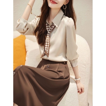 Dvojdielny set: košeľa a sukňa — dlhé rukávy, sukňa strednej dĺžky, polyester s 30–50% akrylu, bez žehlenia