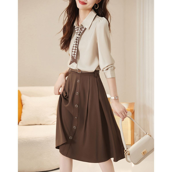 Dvojdielny set: košeľa a sukňa — dlhé rukávy, sukňa strednej dĺžky, polyester s 30–50% akrylu, bez žehlenia