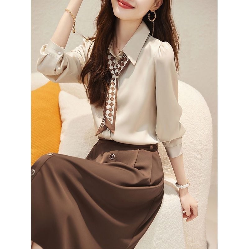 Dvojdielny set: košeľa a sukňa — dlhé rukávy, sukňa strednej dĺžky, polyester s 30–50% akrylu, bez žehlenia