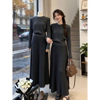 Elegantný dvojdielny set: pletený sveter s okrúhlym výstrihom a midi sukňa s elastickým pásom, polyesterová látka, pre ženy, zimná sezóna 2025