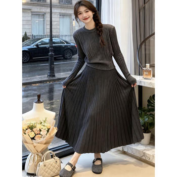 Elegantný dvojdielny set: pletený sveter s okrúhlym výstrihom a midi sukňa s elastickým pásom, polyesterová látka, pre ženy, zimná sezóna 2025