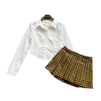 JK-stílusú iskolai egyenruha készlet: kardigán, felső és szoknya; egyszínű minta, akril rost, kapok 30–50% arányban; megjelenés 2025 ősz