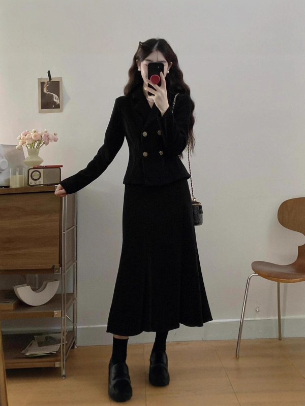 Kaheosaleline seelik-kostüüm jakaga ja fishtail seelik, 3D muster, polüester, keskmise pikkusega seelik, pikka varrukad, sügis 2025