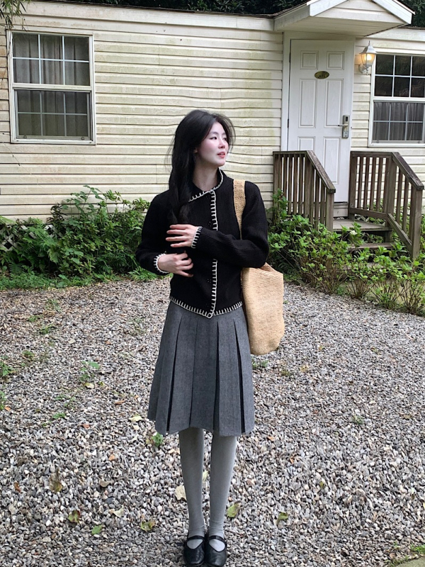 Naiste kaheosaline komplekt: kudumikardigan kraega ja kõrge vöökoht plisseeritud seelik – sügis 2025, vill