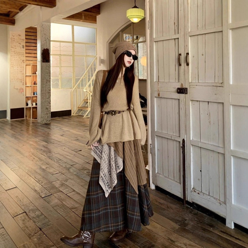 Seelikukostüümi komplekt asümmeetrilise seeliku ja kootud topiga, õmblus-splicing detailid, polüester, sügis 2025