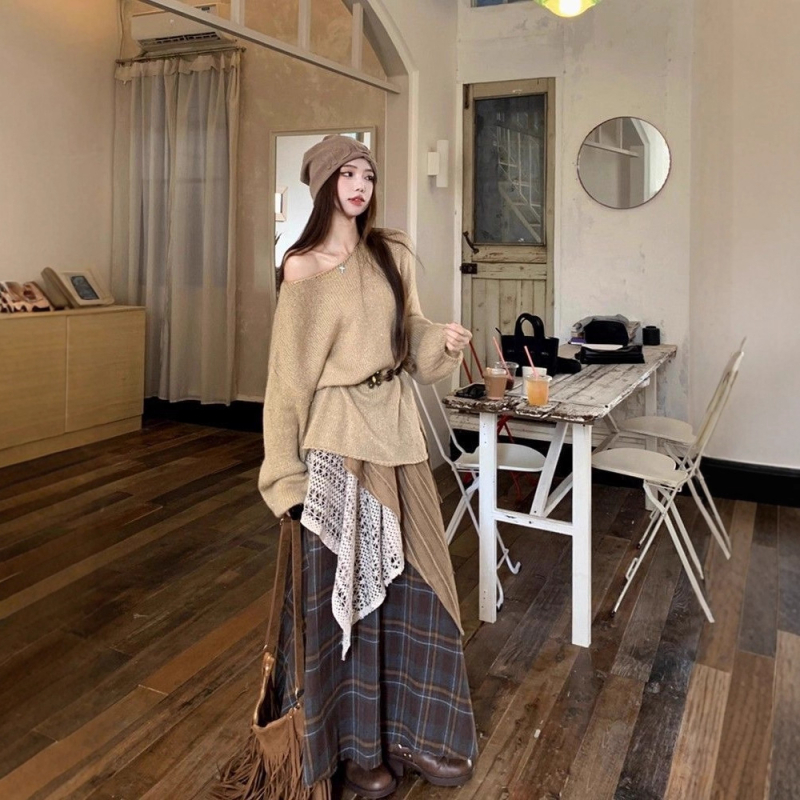 Seelikukostüümi komplekt asümmeetrilise seeliku ja kootud topiga, õmblus-splicing detailid, polüester, sügis 2025