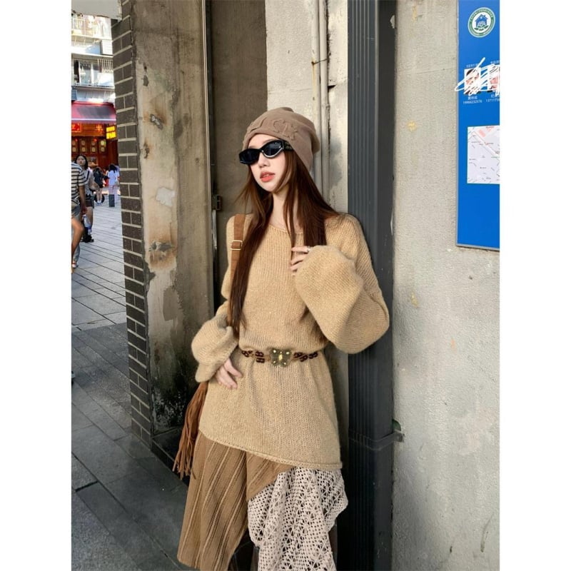 Seelikukostüümi komplekt asümmeetrilise seeliku ja kootud topiga, õmblus-splicing detailid, polüester, sügis 2025