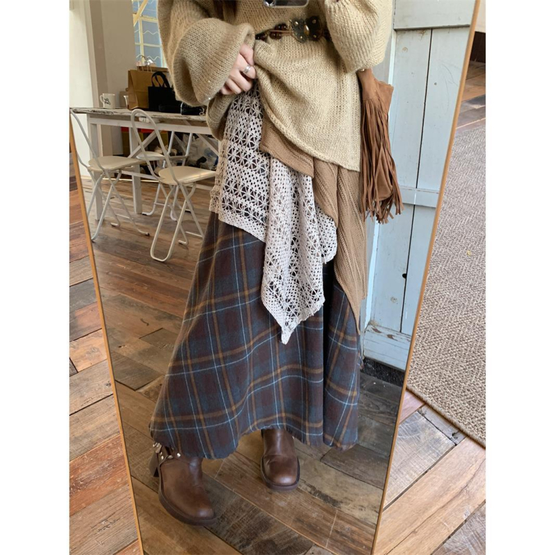 Seelikukostüümi komplekt asümmeetrilise seeliku ja kootud topiga, õmblus-splicing detailid, polüester, sügis 2025