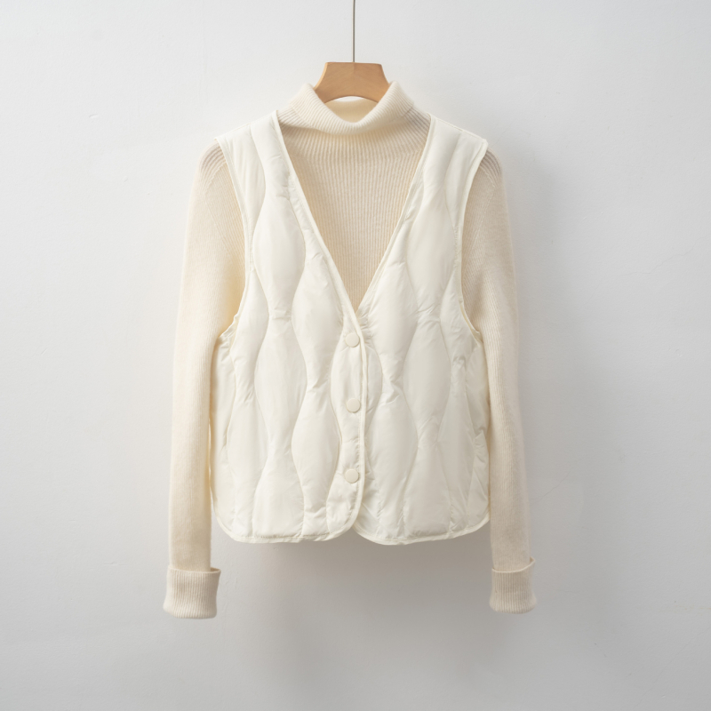 Moteriška pūkinė liemenė su V kaklo, užpildyta antis pūkais, nailoninis išorinis audinys, ilgis 50–65 cm