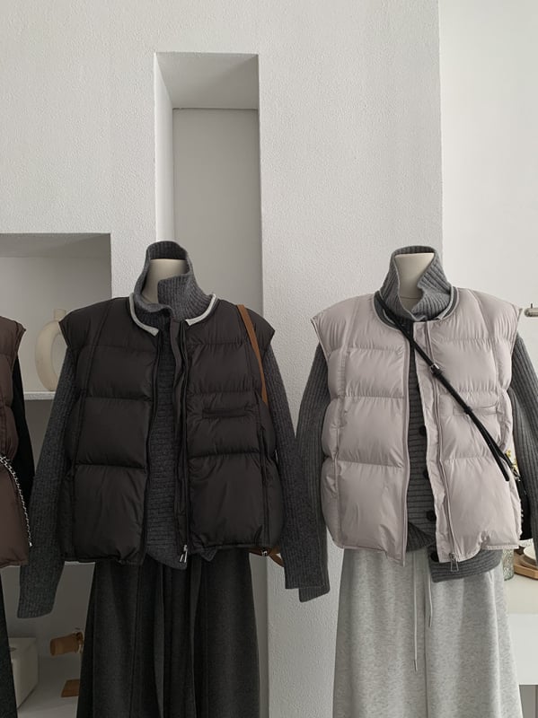 Be rankovių pūkinė liemenė su užtrauktuku, apvalus kaklo iškirptė, laisvas kirpimas, poliesterio viršus su pūko ir medvilnės užpildais, Žiema 2025