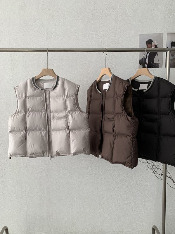 Be rankovių pūkinė liemenė su užtrauktuku, apvalus kaklo iškirptė, laisvas kirpimas, poliesterio viršus su pūko ir medvilnės užpildais, Žiema 2025