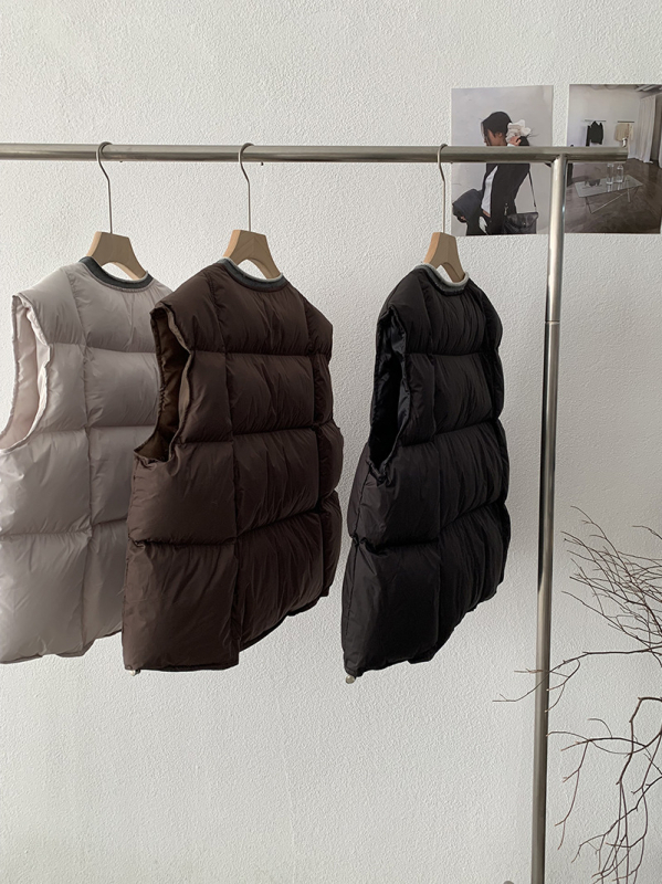 Be rankovių pūkinė liemenė su užtrauktuku, apvalus kaklo iškirptė, laisvas kirpimas, poliesterio viršus su pūko ir medvilnės užpildais, Žiema 2025