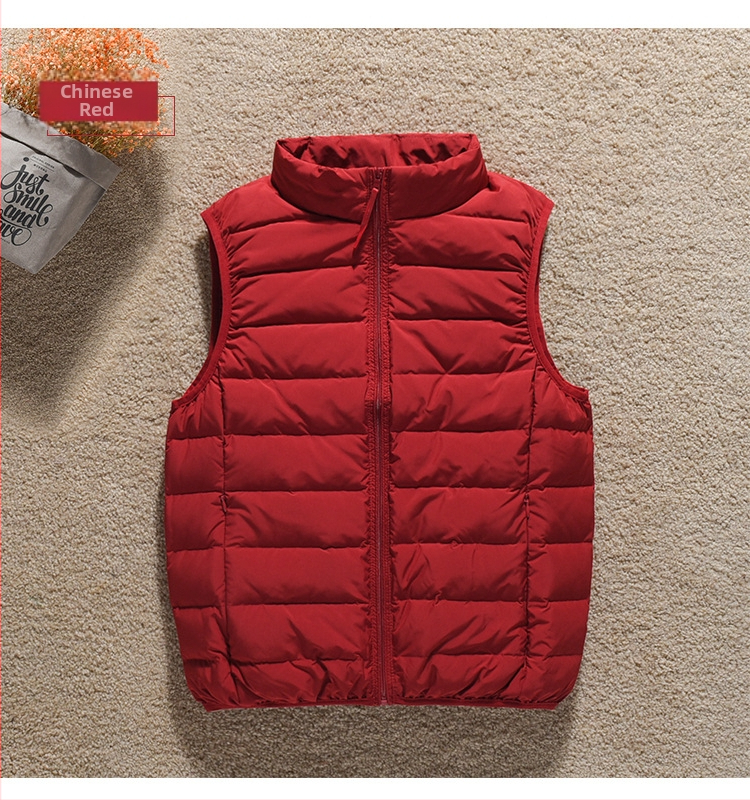 Sievietēm plāna dūnu veste ar augstu apkakli un rāvējslēdzēju, pildījums: pīļu dūnas, slaids siluets, garums 50–65 cm.