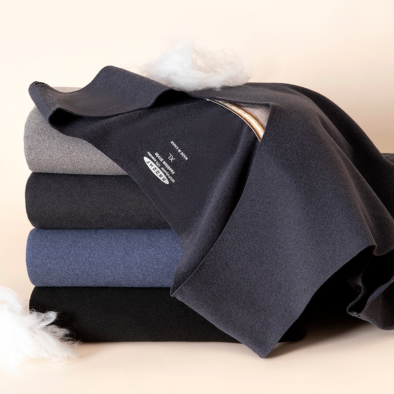 Férfiaknak szánt meleg mellény has- és hátsó védelemmel - fleeceszálas bélés, vastag dupla réteg, V-nyakú, kationikus anyag, 90–95% poliészter