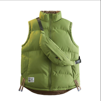 Universāla pūka veste ar reversu, ar stāvošu kaklu, bez kapuces, brīva piegriezuma, rudens–ziemas, 51–55% pūka, sānu kabatas, poliesteru audums