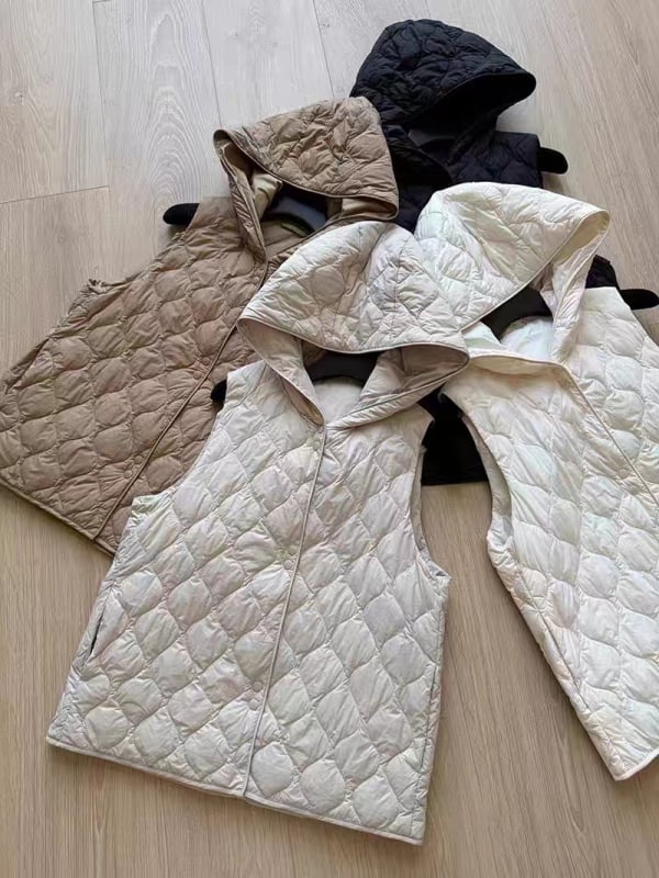 Γυναικείο ελαφρύ γιλέκο με κουκούλα από νάιλον, γέμισμα από λευκό πάπιου πούπουλο 86–90%, χωρίς μανίκια