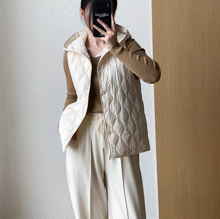 Γυναικείο ελαφρύ γιλέκο με κουκούλα από νάιλον, γέμισμα από λευκό πάπιου πούπουλο 86–90%, χωρίς μανίκια