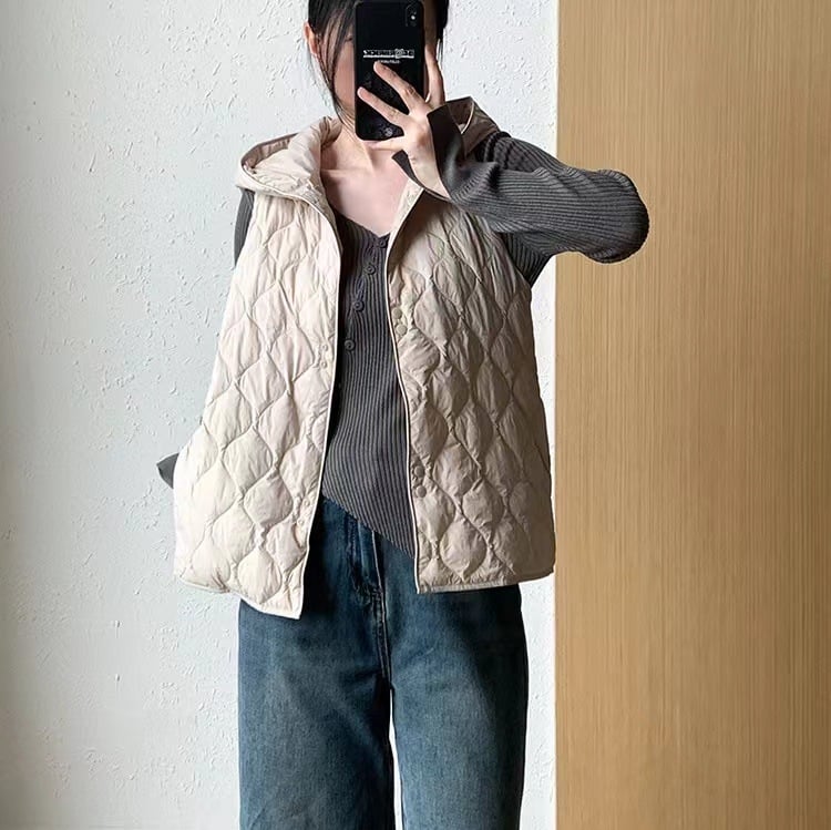 Γυναικείο ελαφρύ γιλέκο με κουκούλα από νάιλον, γέμισμα από λευκό πάπιου πούπουλο 86–90%, χωρίς μανίκια