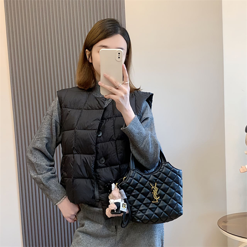 Moterų pūkų liemenė su sagos, ultra trumpas ilgis, apvali kakla, A-siluetas, užpildas: balta antis pūkai