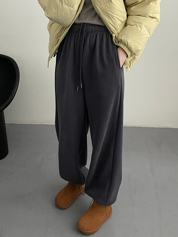 Moteriški žieminiai fliso palaikančios plačios kelnės, aukštas juosmuo su elastine juosta ir raišteliu, stora medžiaga