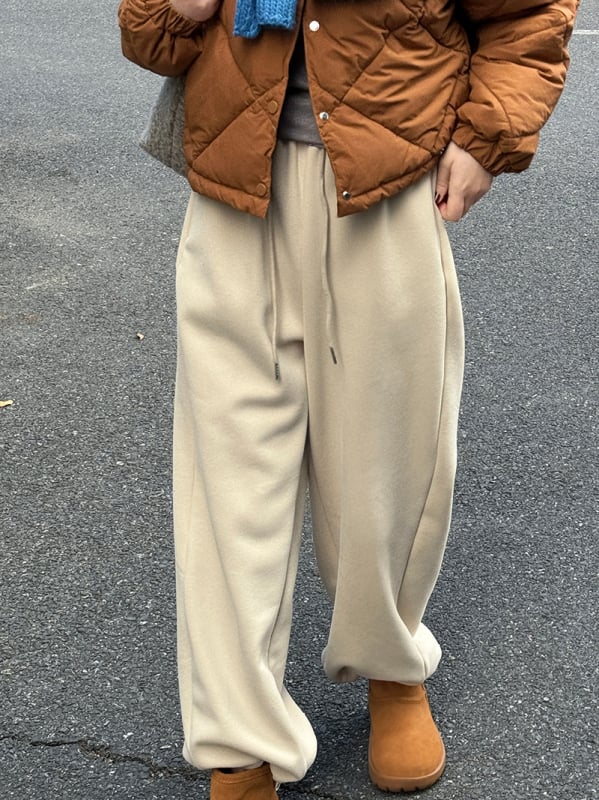Moteriški žieminiai fliso palaikančios plačios kelnės, aukštas juosmuo su elastine juosta ir raišteliu, stora medžiaga