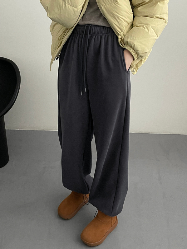 Moteriški žieminiai fliso palaikančios plačios kelnės, aukštas juosmuo su elastine juosta ir raišteliu, stora medžiaga